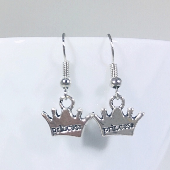 🆕👸🏼Antique Silver Princess Crown Earrings - Picture 2 of 3